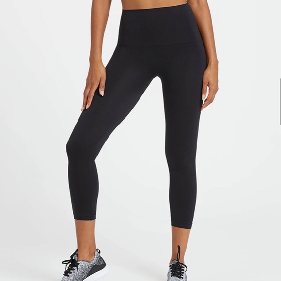 SPANX Look at Me Now Seamless Cropped Leggings-Very Black - Picture 3 of 9